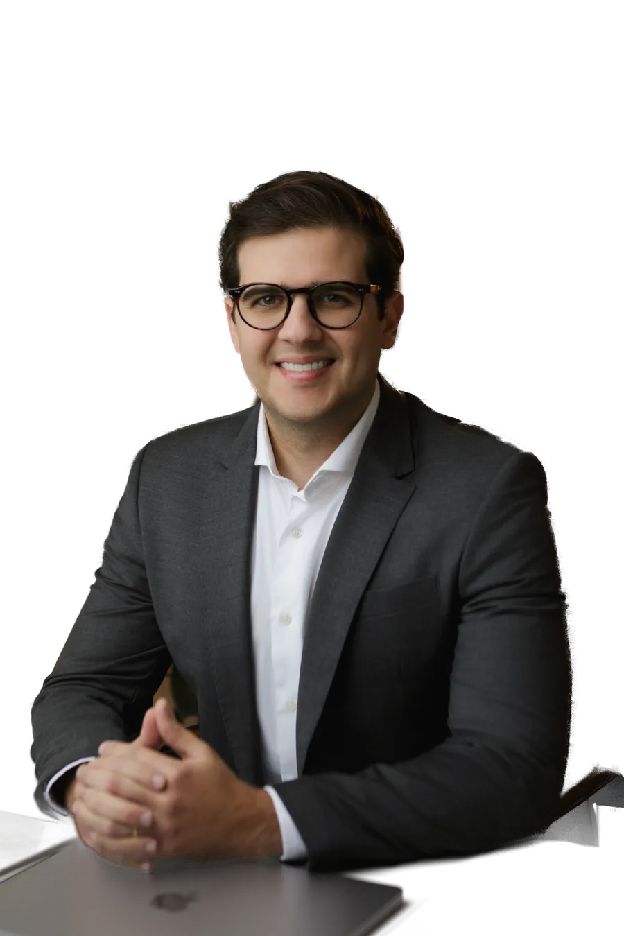 Dr. Mateus Landim no consultório
